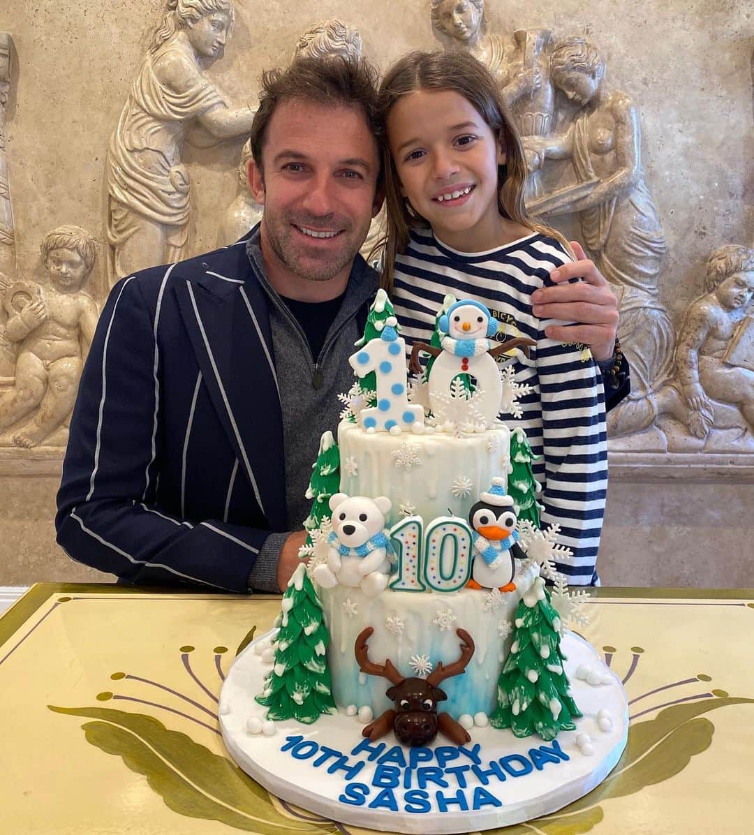 アレッサンドロ・デル・ピエロのインスタグラム：「Buon Compleanno Sasha #happybirthday #10 #buoncompleanno #27december 🐅」