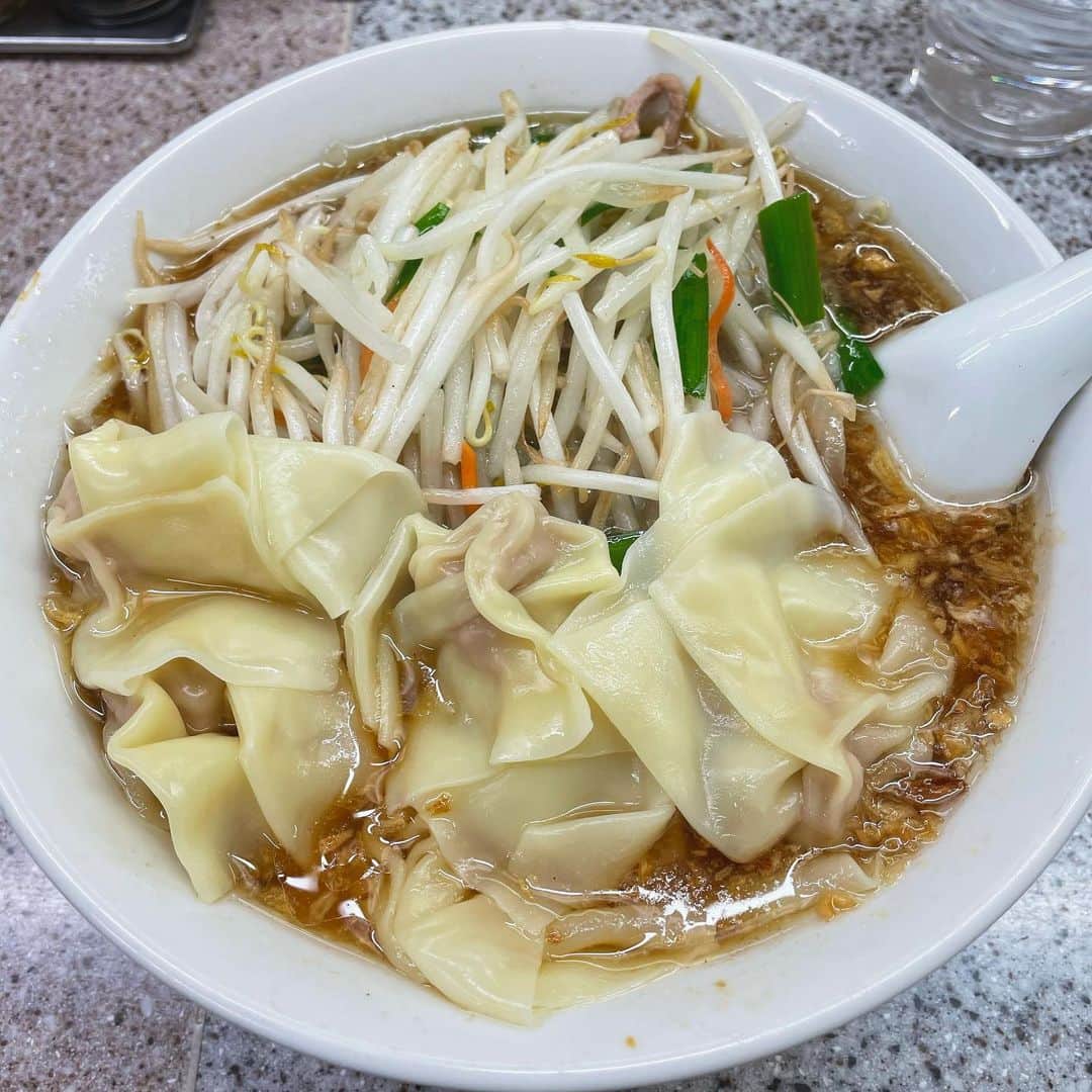 濱田将充のインスタグラム：「喜楽 もやしワンタン麺 年内最後の喜楽チャンスは贅沢盛り」