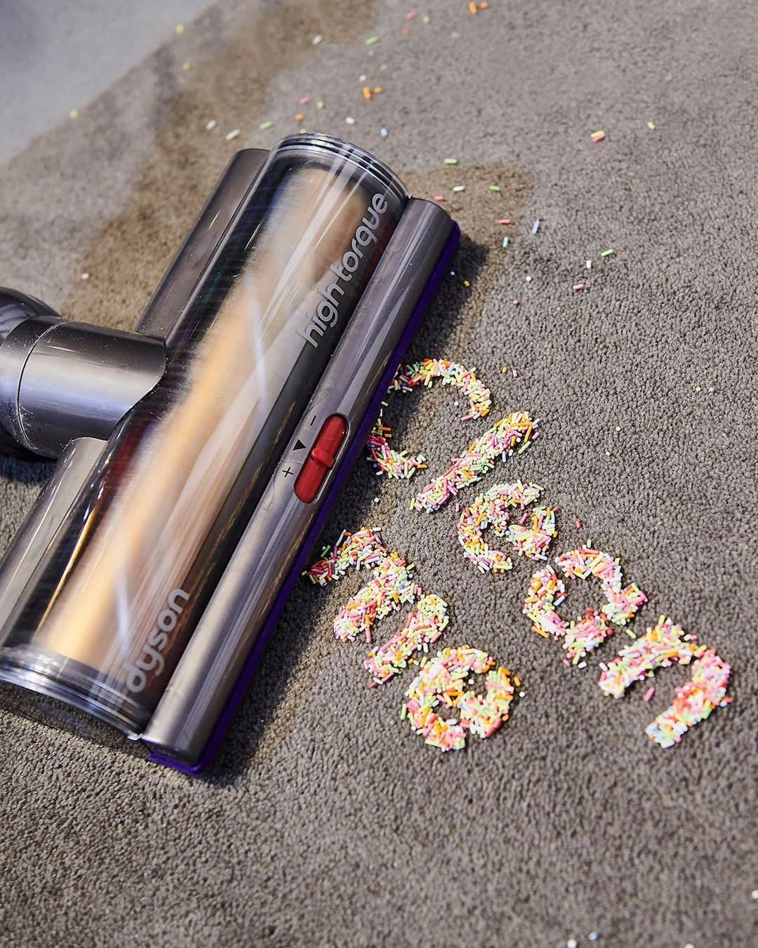Dysonさんのインスタグラム写真 - (DysonInstagram)「Put mess to the test.  At Dyson Demo Stores, get hands-on with our latest cleaning technology. Recreate at-home cleaning conditions and try out our machines on different surfaces and debris in-store to discover how it works for yourself. #dyson #dysondemo #store #shop #techstore #techshop #demostore #shopping」12月28日 17時18分 - dyson