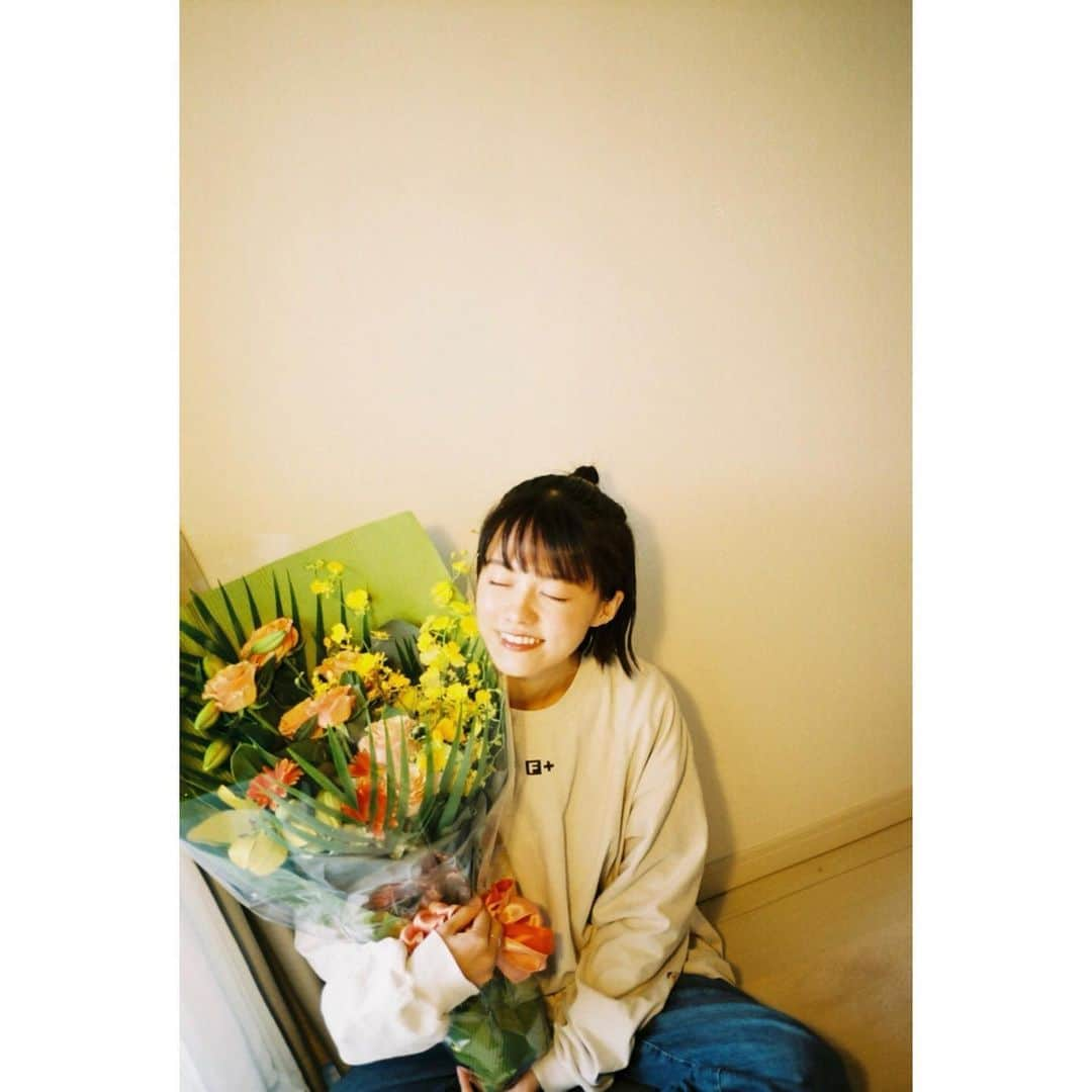 志田彩良さんのインスタグラム写真 - (志田彩良Instagram)「・ 少し前に仕事納めをして 今年はのんびり年末を過ごしております🤤  2020年は色々と制限の多い中で 慣れない事も多かったけど その分、沢山の優しさに触れ 心がぽかぽかになった1年でした。 そしてなにより、家族みんなが健康に過ごせた事 それだけで本当に幸せだなぁと実感しました。 まだまだ先の見えない状況に不安もありますが、、、 2021年は今から楽しみな事が 沢山待っているので、日々対策と感謝を忘れずに 楽しい1年に出来たらなと思います！  皆様良いお年をお迎え下さい☺️」12月28日 17時19分 - sarashida_official