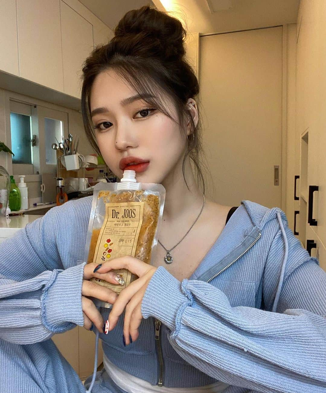 チェユラさんのインスタグラム写真 - (チェユラInstagram)「내 하루 한끼는 닥터주🥕 맛있고 간편하게  다이어트하기 아침에 밥 못먹을때 이거 하나 가지고 나가면 끝ㅜㅜ 너무 맛있고 건강해☻︎ @dr.joos_official  #닥터주스 #협찬」12月28日 17時16分 - youra_ch0i