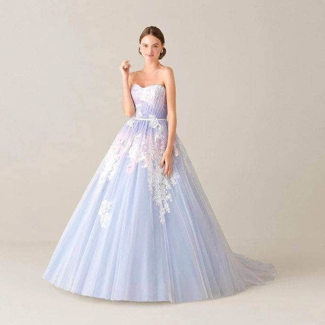 ♡プラコレWedding·⋆*さんのインスタグラム写真 - (♡プラコレWedding·⋆*Instagram)「@placolewedding【#DRESSY花嫁 】 【#プラコレ】をつけて投稿&フォローしてね♩ . ＝＝＝＝＝＝＝＝ . TAKAMI BRIDAL Costumeを 知っていますか？👰👗 エレガントで上質なウエディングドレスは 多くの花嫁さまを魅了しています✨  カバーはふんわりチュールの中に トレンドの3Dフラワーが装飾された 華やかなカラードレス🌼 グリーンも入っているので ナチュラルにもロマンティックにも 着こなせますよ🌿💕  公式HPはこちら▽ https://costume.takami-bridal.com/ . 👗Photo by... 1枚目>@anniversaire_tokyobay さん 2-4枚目>@takamibridal_costume さん . ＝＝＝＝＝＝＝＝ 『#DRESSY花嫁』『#プラコレ』の ハッシュタグをつけて写真をUPしてね✦ 花嫁アプリ『DRESSY by プラコレ』の 記事に掲載＆リグラムされるかも♩ . みなさまからのいいねや保存 コメントをお待ちしています♥ 「このウェディングドレス可愛い！」 「ヘアスタイルも気になる！！」 「今の花嫁さんの流行りは！？」etc. . ＝＝＝＝＝＝＝＝ 花嫁アプリでは、 プロのアドバイザーに結婚式の相談を何度でも♡ ウェディングドレスの記事や、 自分のウェディングレポを残せちゃう♡” . ＞＞＞TOPのURLからcheck ⋈ @placolewedding ＞＞＞結婚のご相談は プラコレウェディングアドバイザーへ♡ @wedding_adviser ＞＞＞ウェディングレポを残したいなら、 farny by プラコレをcheck ✎ @farny_wedding ＞＞＞ウェディングアイデア＆DIYは ドレシーアイデアcheck ❁ @dressy_idea >>>素敵なドレスに出会いたい花嫁さま♡ @dressyonline_をcheck . ＝＝＝＝＝＝＝＝＝＝＝＝＝＝＝＝ . #プレ花嫁 #卒花 #花嫁 #卒花嫁 #結婚 #結婚式 #結婚準備 #花嫁準備 #weddingtbt #2021冬婚 #2021春婚 #wedding #ピンクロミナ #新作ドレス #タカミブライダル #takamibridal #ウェディングドレス #ドレス試着 #ドレス迷子 #運命のドレス #ドレス探し #カラードレス #お花ドレス #フラワードレス #結婚式準備 #人気ドレス」12月28日 17時17分 - placole_dressy