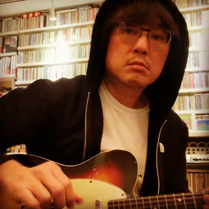 浅田信一のインスタグラム：「ランニングからのギタ連🎸  #telecaster  #fendertelecaster #customtelecaster #fendercustomtelecaster  #vintageguitar  #vintageguitars」