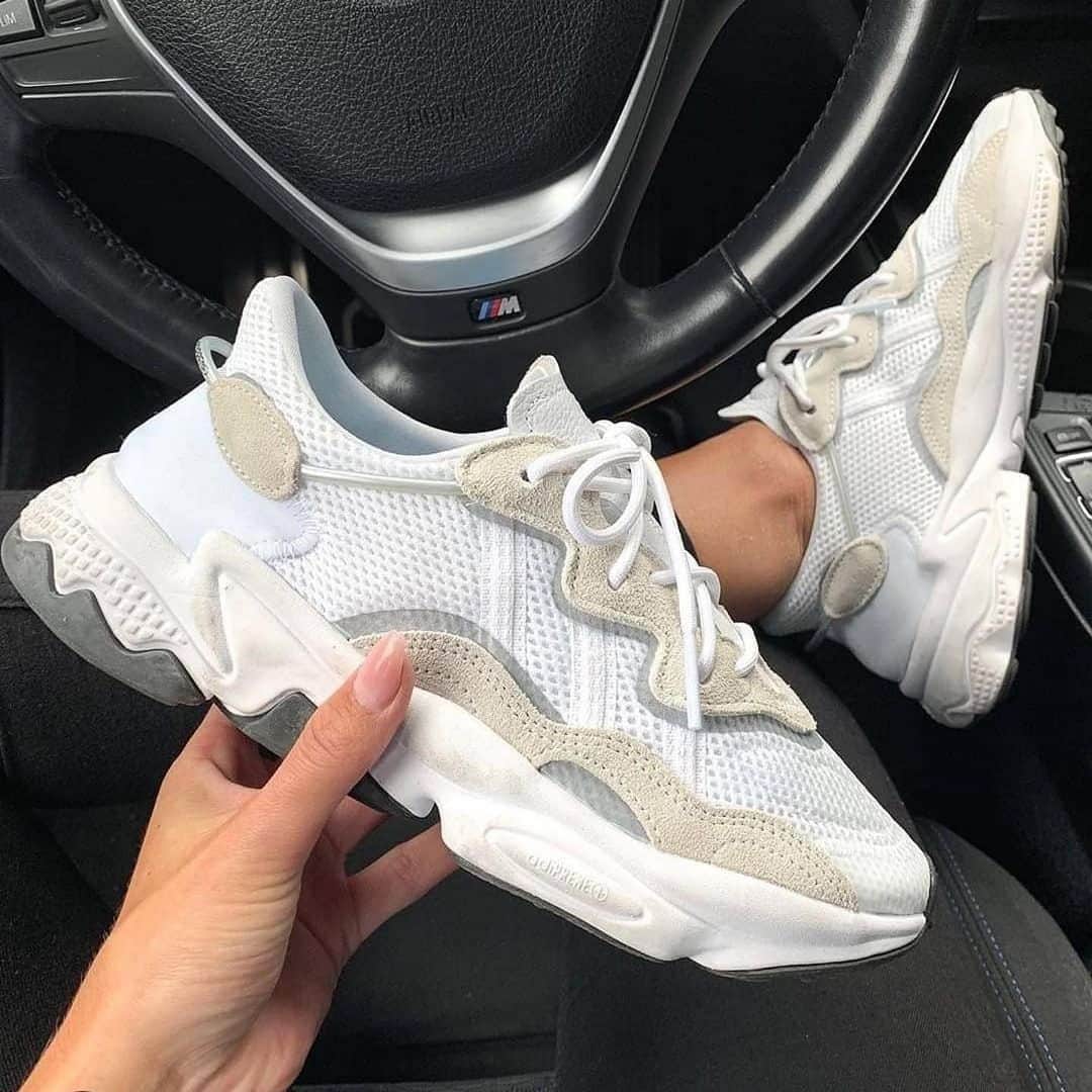 STYLERUNNERさんのインスタグラム写真 - (STYLERUNNERInstagram)「When bigger is better, the chunky adidas Originals Ozweego in White fuses '90s and '00s styling into a futuristic design. 🤍👟 #stylerunner #adidasoriginal #ozweego #sneakers」12月28日 17時36分 - stylerunner
