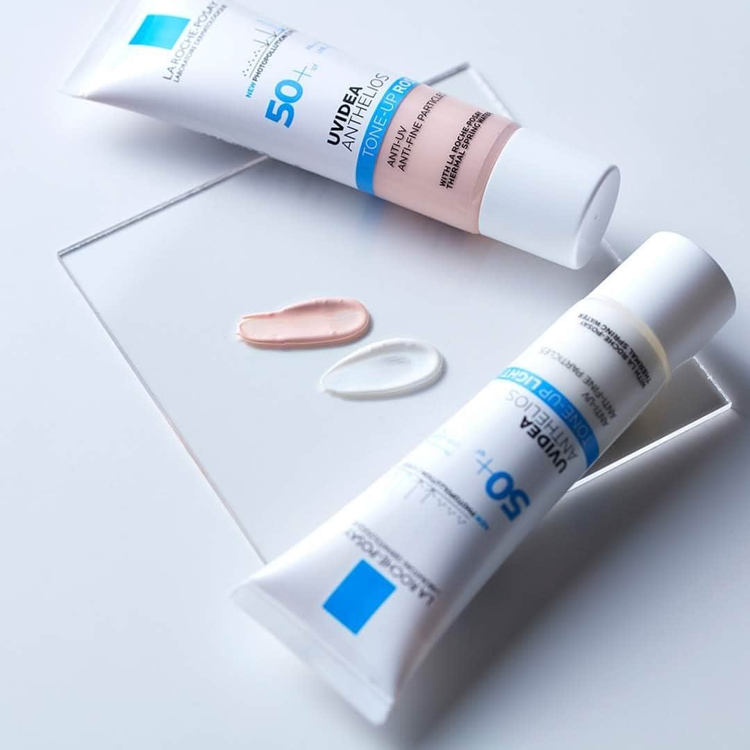 LA ROCHE-POSAY JAPAN ラロッシュポゼのインスタグラム：「＼くすまない透明感肌へ ／ . ホワイトとピンクの2色展開で化粧下地としても日焼け止めとしても、1本でマルチにつかえる大人気アイテム　#トーンアップUV . 実は、誰もが気になる肌のエイジングケアを考えたスキンケア成分が配合されているんです。 乾燥が気になるこの季節に、肌を健やかに保ち、うるおった、なめらかで輝くような肌へと導きます🍃 . しっかりと保湿してくれるというのもありがたいですよね✨ . 2020年は、ピンクが新発売し、たくさんの方にトーンアップUVをご使用いただきました。ありがとうございました。  2021年も、皆さんと一緒に、紫外線からお肌を守り、健やかなお肌に導いていけるように、情報発信してまいります。  また、2021年にお会いしましょう！良いお年を♡  . UVイデア XL プロテクショントーンアップ ローズ 30mL 3,740円(税込） UVイデア XL プロテクショントーンアップ 30mL 3,740円 (税込) . #ラロッシュポゼ #larocheposay #UVイデアXLプロテクショントーンアップ #uvイデアxlプロテクショントーンアップローズ #トーンアップUV派 #乾燥肌 #敏感肌 #敏感肌対策 #スキンケア #低刺激 #敏感肌コスメ #置き画 #透明感 #化粧下地 #シミ対策 #紫外線対策 #コスメマニア #コスメ購入品 #おすすめコスメ #ツヤ肌メイク #ツヤ肌 #コスメレビュー #スキンケアマニア」