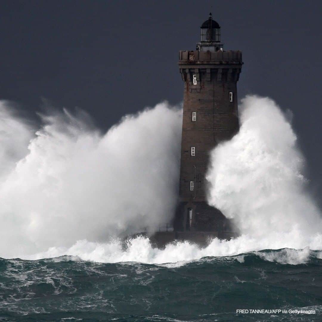 ABC Newsさんのインスタグラム写真 - (ABC NewsInstagram)「High waves and strong winds hit The Four Lighthouse (Lighthouse of the Four d'Argenton) at Porspoder, western France on December 27, 2020, as Storm Bella strikes the coast of Britanny. #stormbella #waves #france🇫🇷」12月28日 18時00分 - abcnews