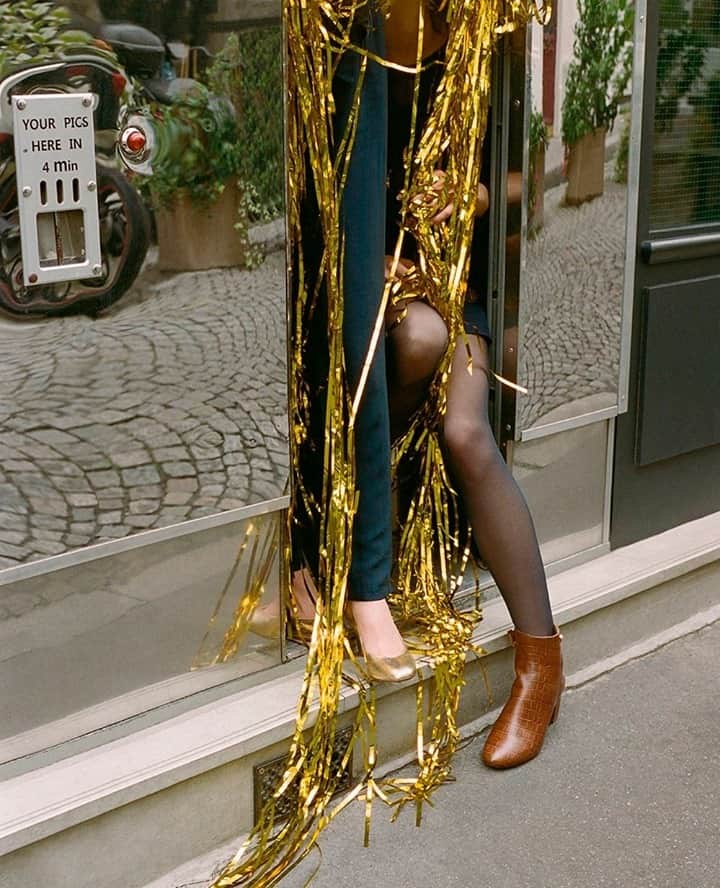 デプチオーのインスタグラム：「QUE LA FÊTE CONTINUE ⁠ ⁠ Et vous, plutôt robe ou combi pour le 31 ? ⁠ ⁠ #despetitshauts #despetitshautsaddict #despetitsmoments #oiseauxdenuit #lavieenplusjoliedepuis20ans #lavieenplusjolie ⁠ #despetitshauts #despetitshautsaddict #despetitsmoments #oiseauxdenuit #lavieenplusjoliedepuis20ans #lavieenplusjolie」
