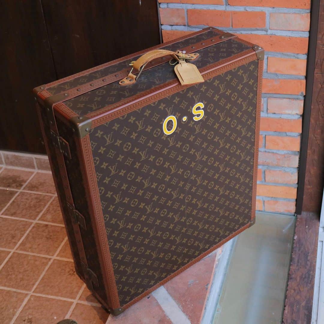 Vintage Brand Boutique AMOREさんのインスタグラム写真 - (Vintage Brand Boutique AMOREInstagram)「Louis Vuitton Special Order Monogram Trunk.  Available Online For Purchase Search Code: AO26982  ✈️Free Shipping Worldwide 📩DM for more info and pricing  ➡️info@amorevintagetokyo.com  #louisvuitton #vuitton #vintagevuitton #lv #lvtrunk」12月28日 18時05分 - amore_tokyo