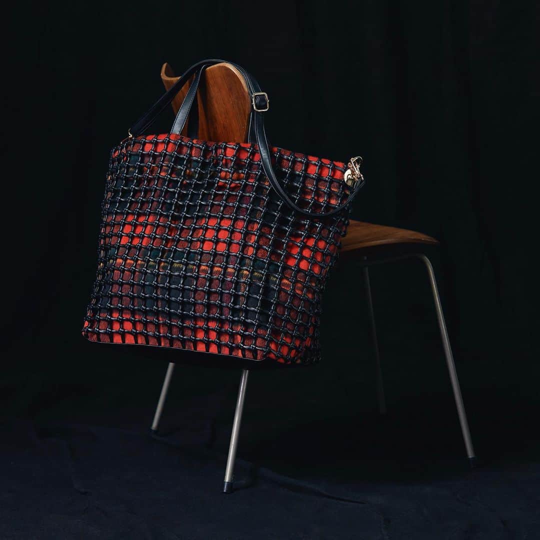 シスレーさんのインスタグラム写真 - (シスレーInstagram)「Obviously that's my seat. You can tell by the #bag! #sisley #sisleyfashion #fw20 #sisleywoman」12月28日 18時19分 - sisley
