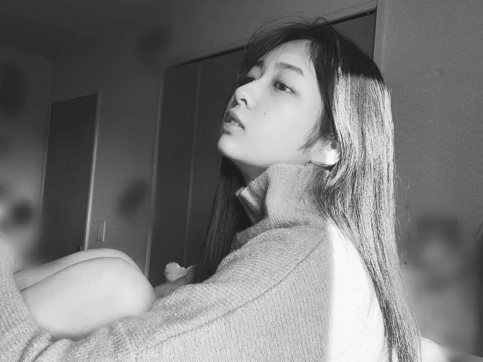 のインスタグラム：「🖤🖤 #03 #학생 #ノーマルカメラ #노메이크업 #일반카메라 #すっぴん」