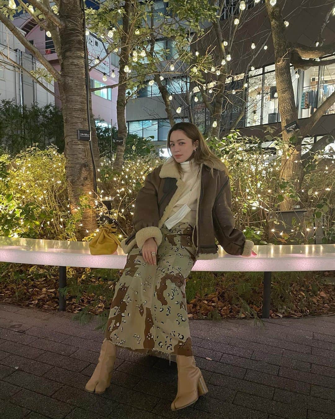 ステファニーのインスタグラム：「🐫🧡🤎 先日の。 寒いからこればっかり羽織っちゃう！ ヴィンテージ可愛いから大好き！」