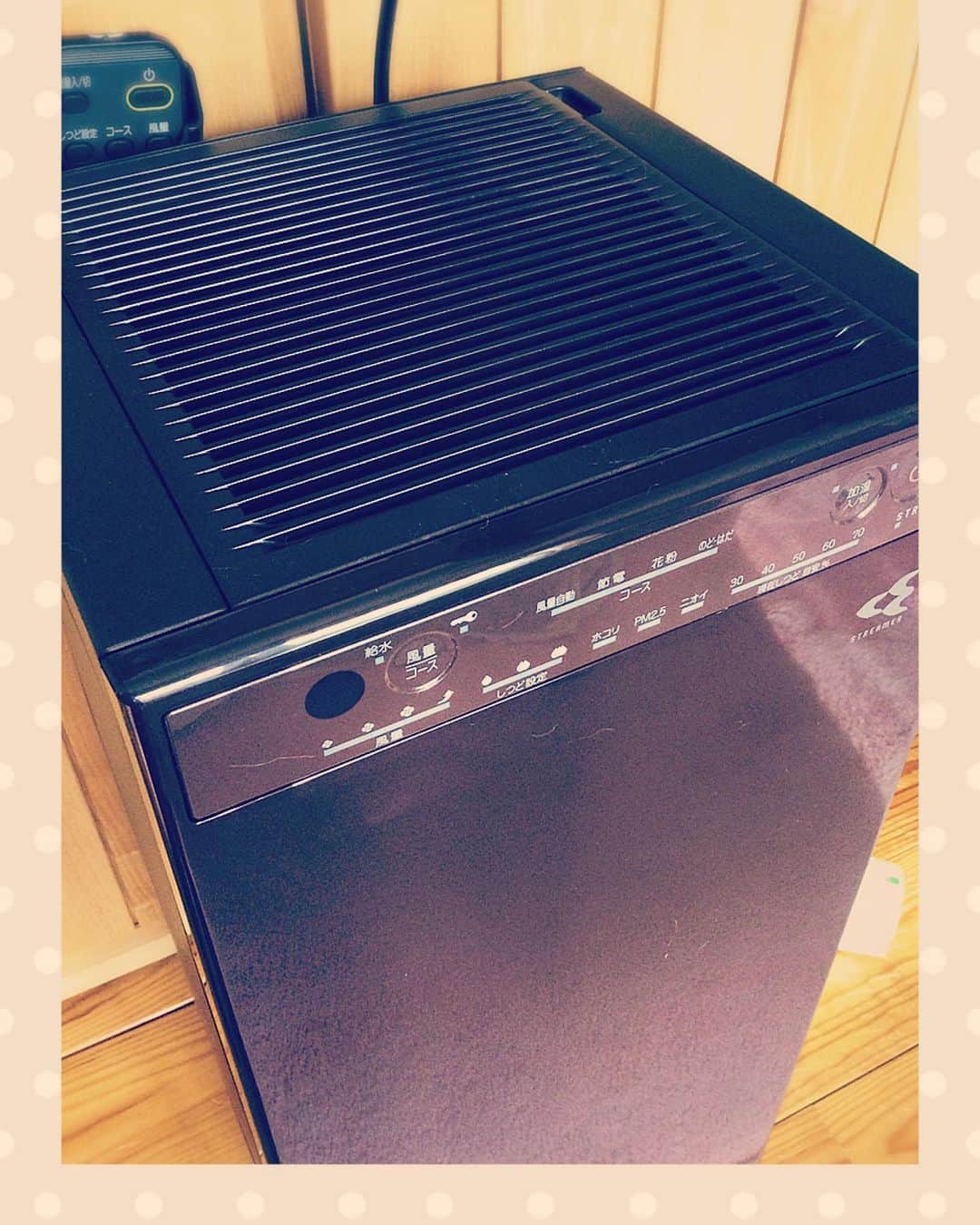 のインスタグラム：「加湿空気清浄器をゲットしました✨ これまで加湿は簡易のテーブル加湿器を使っていたのですが、新しい方の本気度が凄い❗️😳 潤います💕」