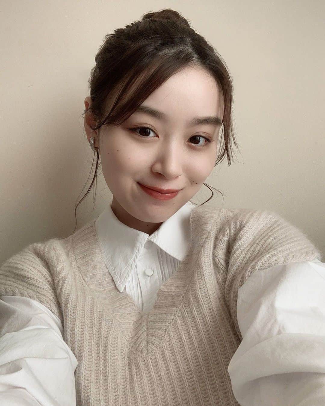 小山内花凜さんのインスタグラム写真 小山内花凜instagram 今日はおだんごにしました そういえば 今年もあと3日ですね このような状況なので今年は帰省をしません お正月は毎年帰っていたので 寂しいですが お家でゆったり過ごします 皆さん