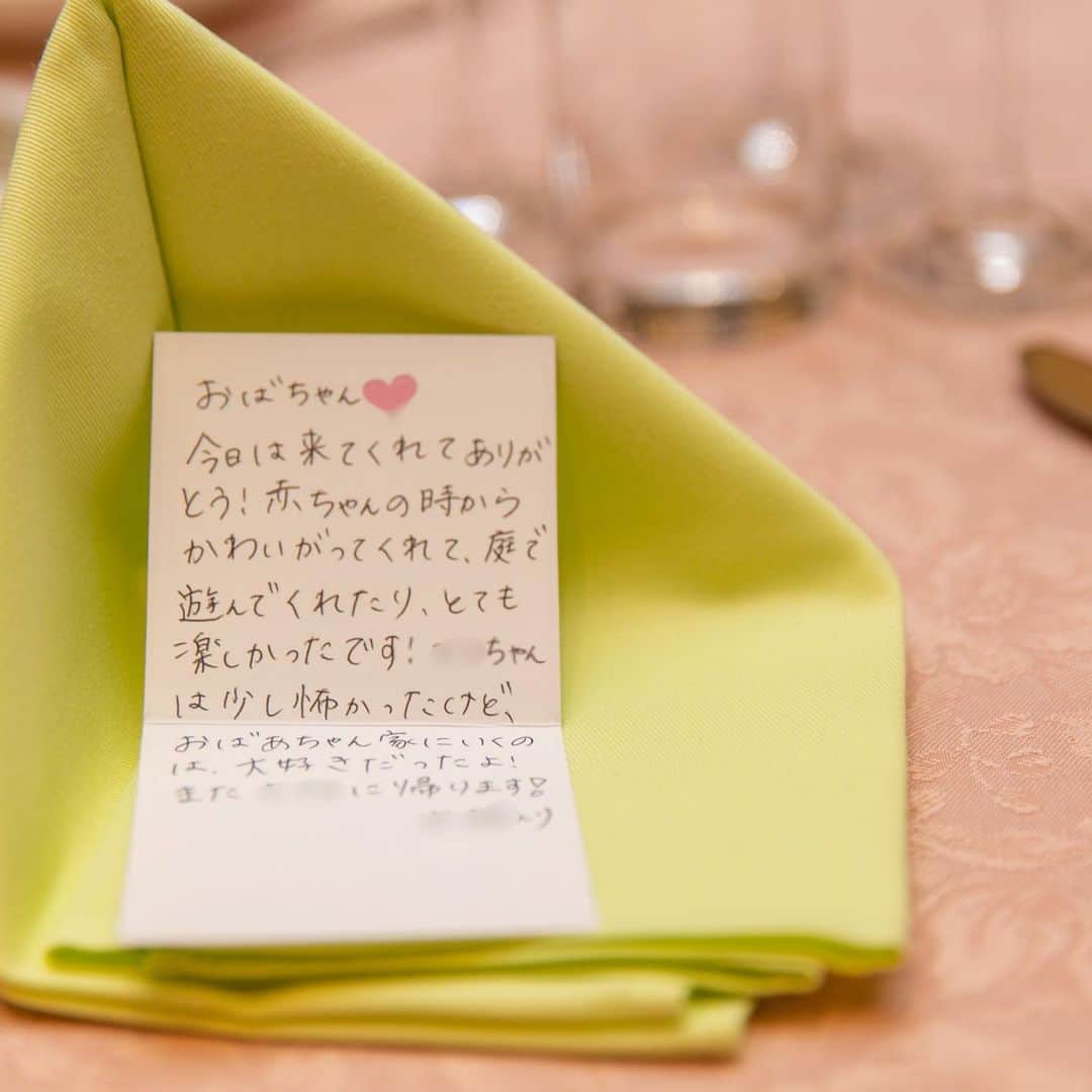 楽婚【公式】Instagramさんのインスタグラム写真 - (楽婚【公式】InstagramInstagram)「♡ゲストに喜ばれるおもてなし  お席には、ゲスト一人ひとりへの 感謝のメッセージ♡ 結婚式って、おふたりのお披露目とともに 日ごろの感謝を伝えられる素敵な1日＊。+  ♥先輩カップル：Makoto & Yuki 会場：#ヒルトン大阪  @rakukon をフォローして 『#楽婚』をつけて、 お写真の投稿大歓迎♡ 公式IGでリグラムされるかも！？  Webでご予約はTOPのURLより♡ ⇒@rakukon  #楽婚 #rakukon  #ベストアニバーサリー#ベストブライダル #wedding #ウェディング #フォトウェディング #プレ花嫁 #卒花 #日本中のプレ花嫁さんと繋がりたい #ウエディングニュース #花嫁 #卒花嫁 #プレ花嫁 #2020年冬婚 #2021年春婚 #2021年夏婚 #結婚式準備 #weddingdress #披露宴演出#挙式演出 #ウェディングアイテム #結婚式演出#カラードレス#ブーケ# #ロケーションフォト #おもてなし#おもてなし演出#おもてなしアイディア #カラードレス」12月28日 18時45分 - rakukon