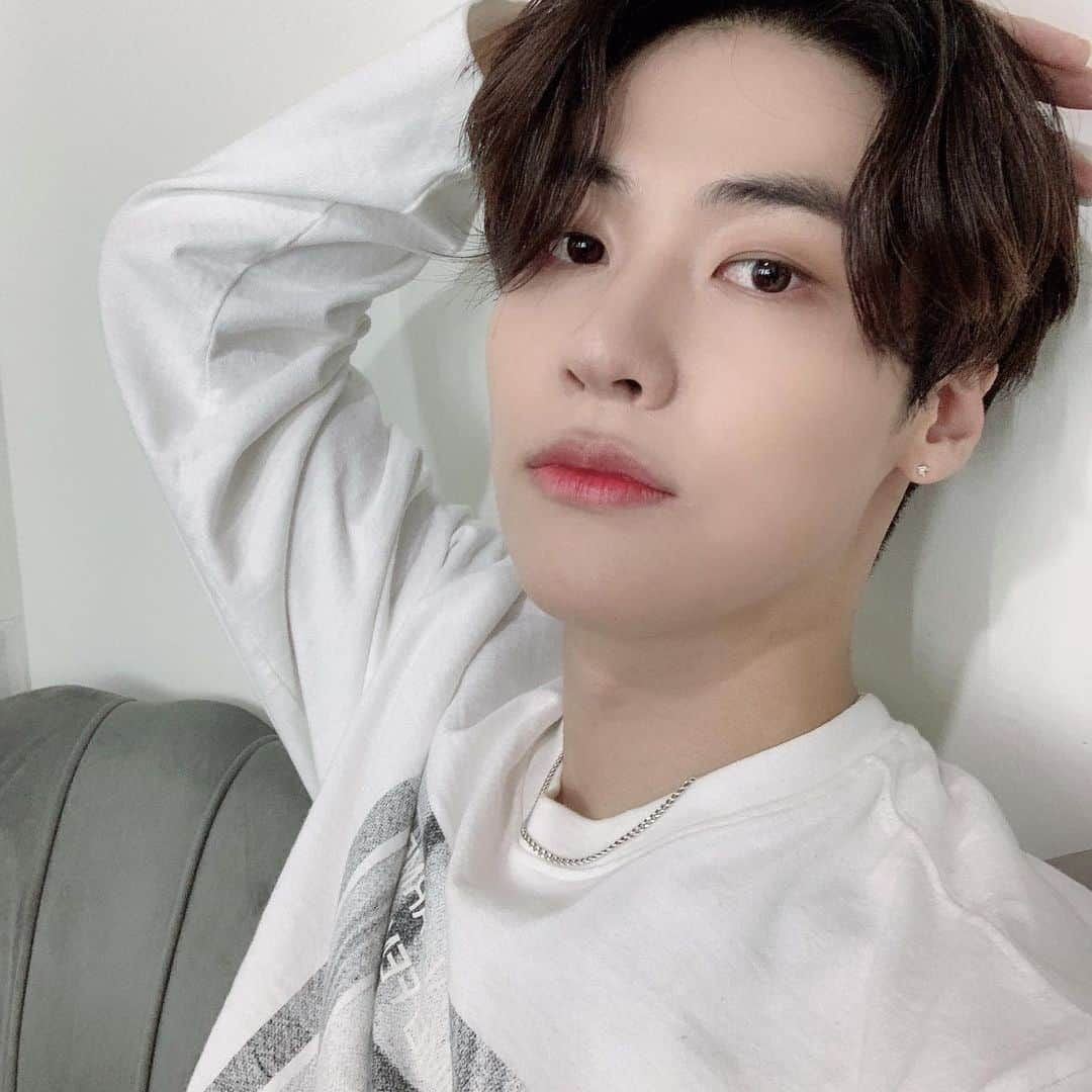 イ・スンヒョプ（N.Flying）さんのインスタグラム写真 - (イ・スンヒョプ（N.Flying）Instagram)「❤️」12月28日 18時45分 - sssn9_zzzn9