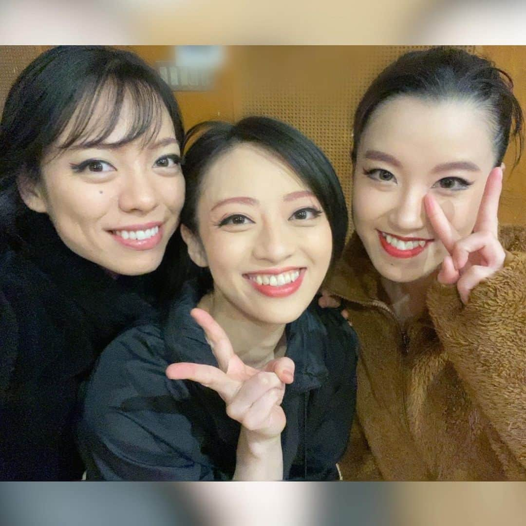 高畠麻奈さんのインスタグラム写真 - (高畠麻奈Instagram)「2020.12.19-27 『劇団朱雀 ぎふ葵劇場幕引き公演』 全15公演、無事に終演致しました。 ご来場頂き誠に、誠にありがとうございます。  お客様に観て頂く公演を行う事が当たり前では無いと 改めて感じる事が多かったこの状況の中で あの場所であの時間を皆さんと共有出来た事、 幕引きと言う貴重な公演に 劇団朱雀の騒ぎ屋の一員として参加出来た事、 全部、全部全部、幸せです。  全公演、芝居も舞踊もプログラムを変えての公演。 最高の時間をお客様と過ごす事に向けて力を注ぐ時間、 座長《早乙女太一》へ向かう皆の気持ち、 この上なく好きでした。 8年前に一目惚れした劇団朱雀、やはり大好きです。  本当にありがとうございました！！！！  #劇団朱雀#大衆演劇#ぎふ葵劇場 #騒ぎ屋 #早乙女太一 さん #早乙女友貴 さん #富岡晃一郎 さん#久保田創 さん#小川智之 さん #岩崎祐也 さん#熊倉功 さん#高橋玲 さん#藤原儀輝さん #鈴花あゆみ さん#高畠麻奈 #関根アヤノ さん#AkANEさん #鈴花奈々 さん#葵陽之介 さん #須賀健太 さん」12月28日 18時39分 - mana_724