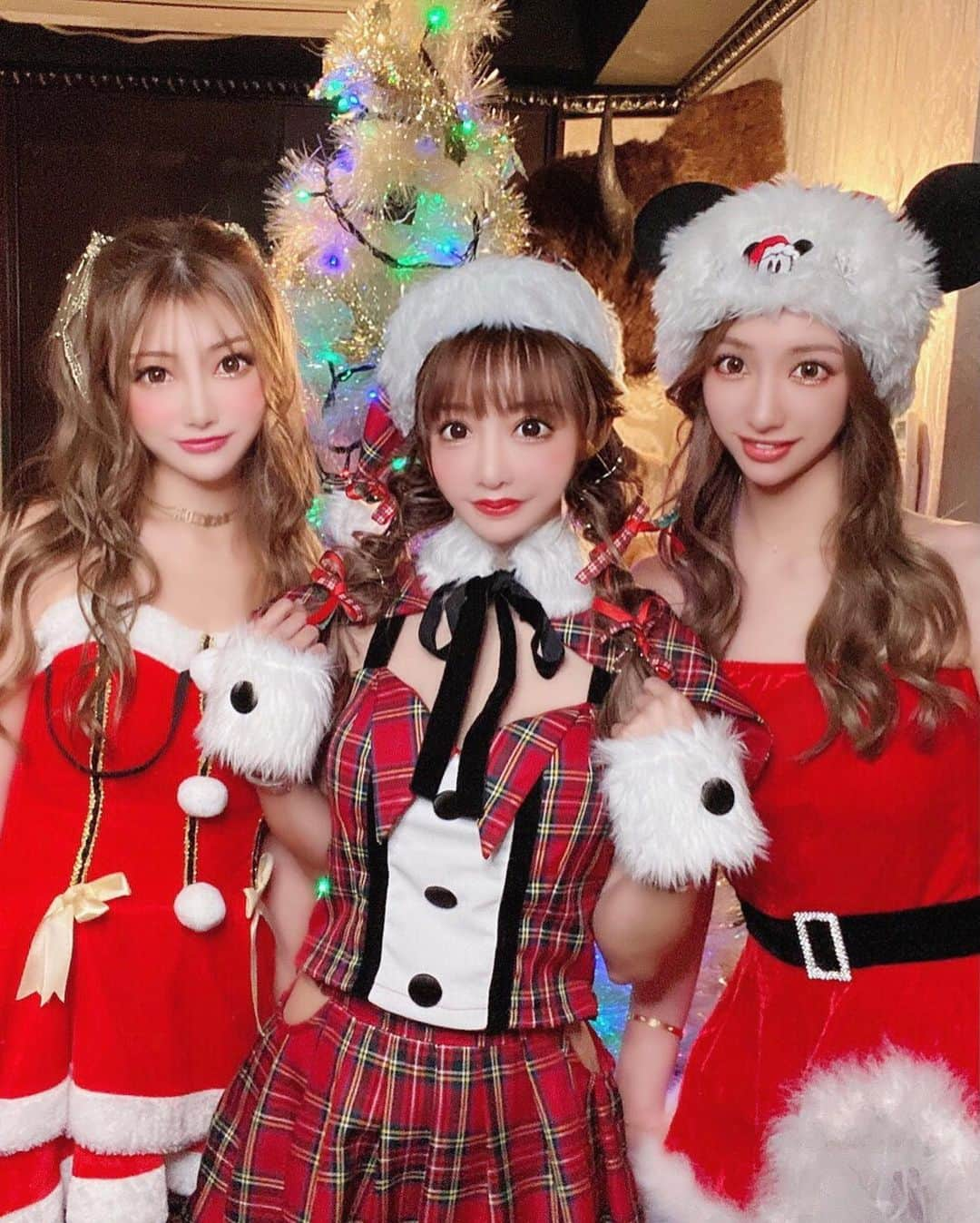 一條りおなさんのインスタグラム写真 - (一條りおなInstagram)「Merry Christmas 🎄🎅🏻🦌🎁💕 . #christmas  #christmaseve #santaclaus  #santacostume  #santa #vanityme #vanitymecostume」12月28日 18時46分 - riona.i