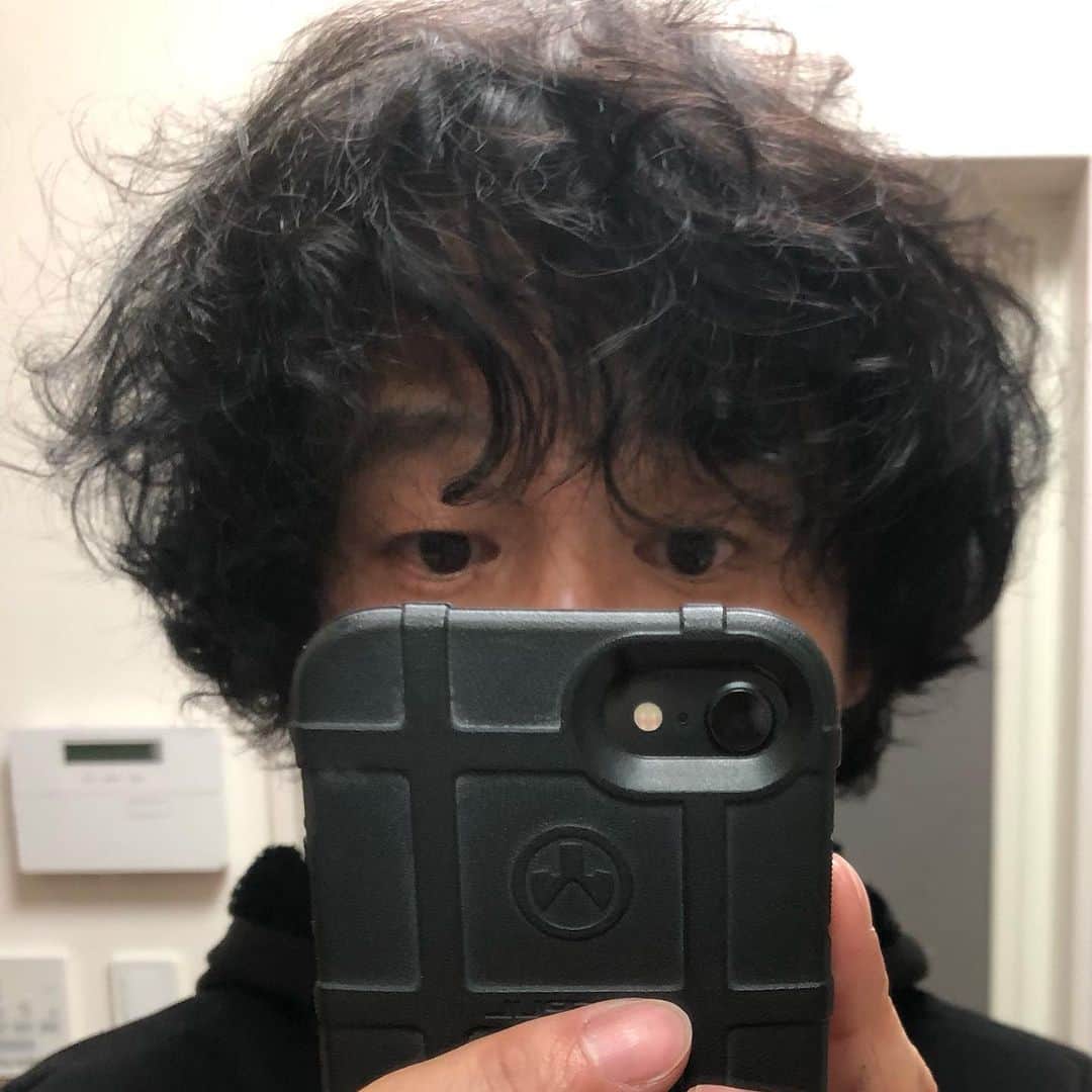 KIYOさんのインスタグラム写真 - (KIYOInstagram)「久しぶりにパーマかけました。 会社の人にめっちゃ評判良いです。Thanks! @gohatto_hair #メンズパーマ」12月28日 18時48分 - kiriko009