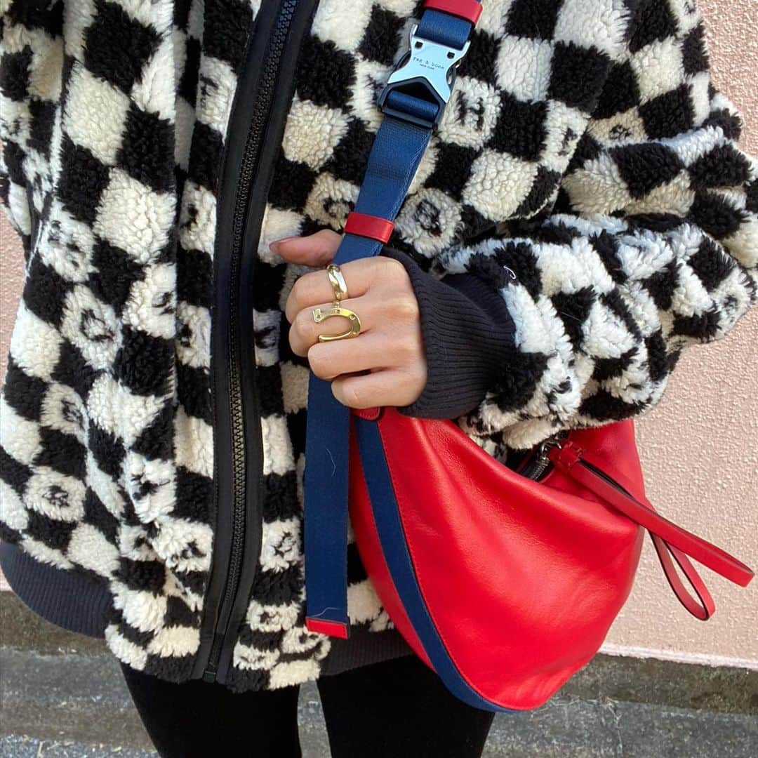 長澤メイのインスタグラム：「❤️💙🤍🖤 #mei_outfit」