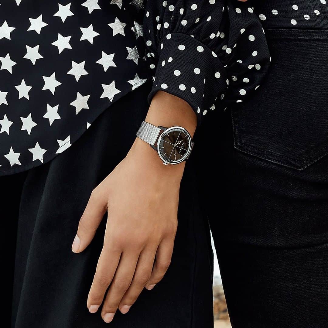KLASSE14のインスタグラム：「Silvery stars with our glittery Disco Volante timepiece. 🌟 It's the last week of 2020 -- what are you waiting for? Check it out at klasse14.com/ ⬆️  #klasse14 #ordinarilyunique」