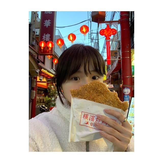 籠谷さくらさんのインスタグラム写真 - (籠谷さくらInstagram)「デカすぎるチキン‼️ 余裕で食べ切れました😝  TikTok毎日更新してるから、是非見てくださいなっ👀」12月28日 19時02分 - komoriya_sakura_official