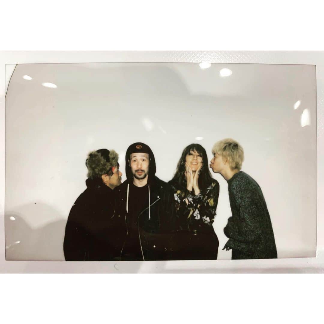 のインスタグラム：「年の瀬。え、ぼちぼち仕事納め？こわいこわい。  #2020 #2021 #superbeaver #こわい　#こわい」
