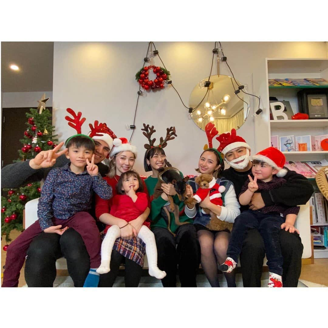 脇春さんのインスタグラム写真 - (脇春Instagram)「先日 #julidy #patolil familyとChristmas partyしたよ🤍  その時に誕生日サプライズしてもらいました🥺🥺🥺  りるちゃん、じゅりあちゃん 素敵なプレゼントありがとう~😭 本当に私は幸せ者だ…🦭  気付いたらもう年末。 今年一年は特に早かった。  皆様良いお年を！」12月28日 19時09分 - wackyyyy