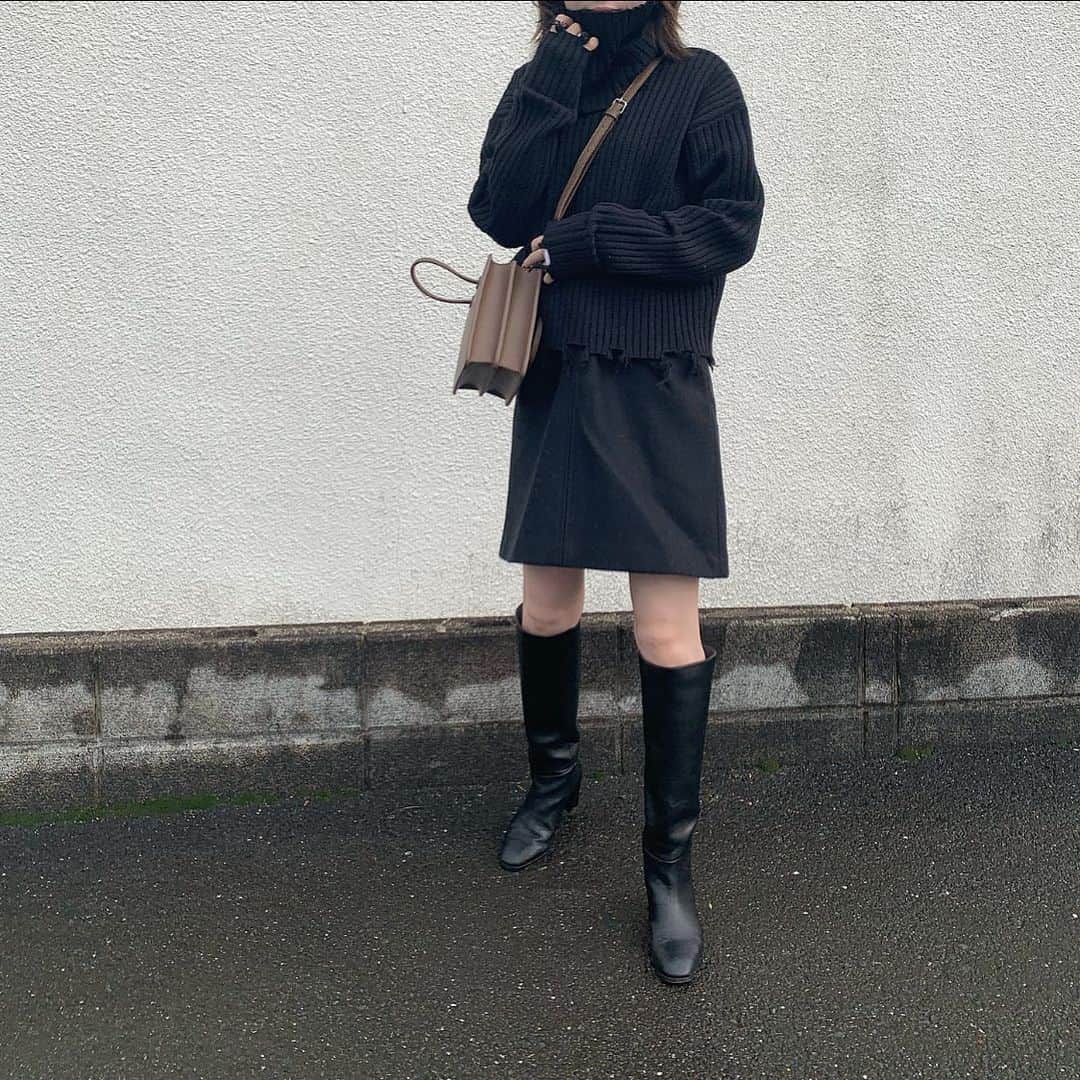 ukapiのインスタグラム：「⠀ ⠀ @solace___official のニット。 タートルネック部分が取り外し可で カーディガンとしても着れる😳！ ⠀ ⠀ #solace＃ソレイス」