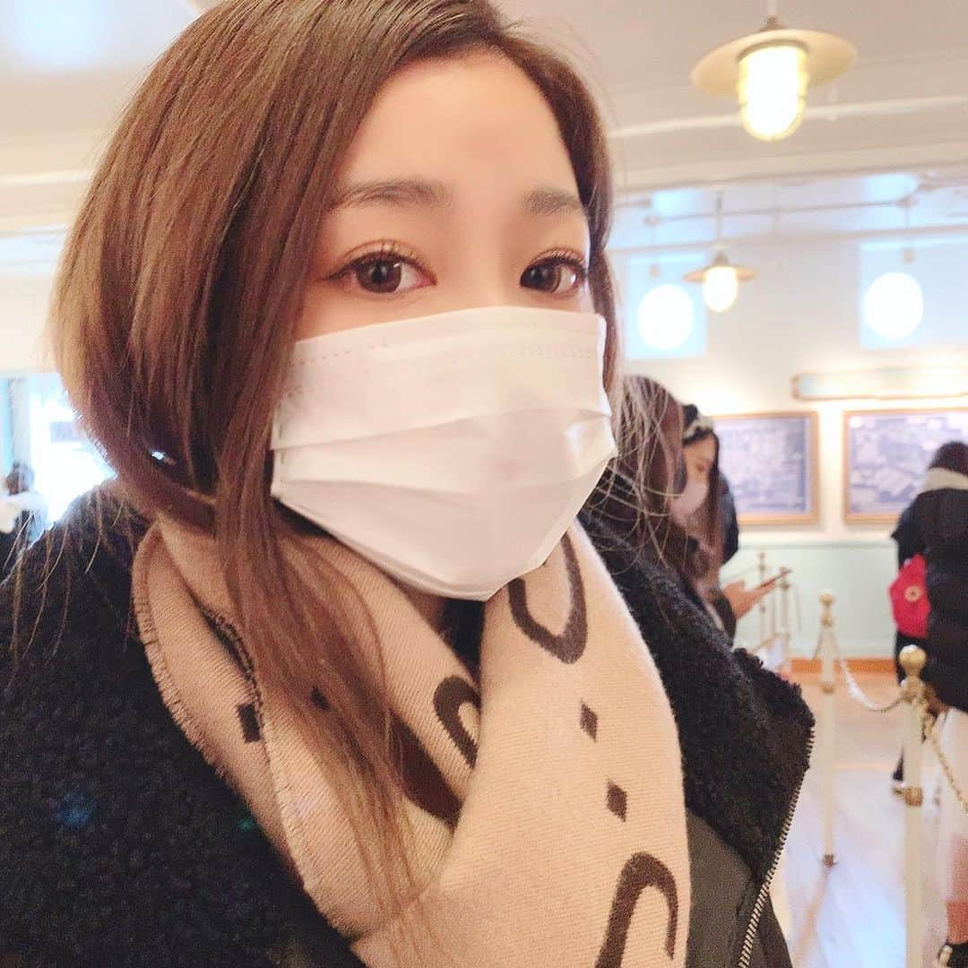 影山祥子さんのインスタグラム写真 - (影山祥子Instagram)「今年も残り3日🙃 一年早いなぁーー🙃 東京に出て4年くらいだけど、 １年１年が違くて毎年変わってて 本当自分でも昨年の今頃こんなことになってると思いもしないなって年末になると思ってる😂 今年は色々と制限がある年ではあったけど、楽しい一年でした🥰 12月はずーっと調子がすぐれないので初詣は健康をねがってこようと思います☺️✨wwww . . . #年末　#ひきこもり　#副鼻腔炎になって3週間　#やっとよくなってきた　#と思ったら　#今度は　#腹痛　#来年は健康で　#🙏　#今年も　#ありがとう」12月28日 19時21分 - sacco324