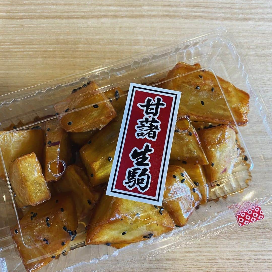 畑野ひろ子のインスタグラム：「差し入れにいただきました大学芋🍠 小さい頃からさつまいも大好きです😊」