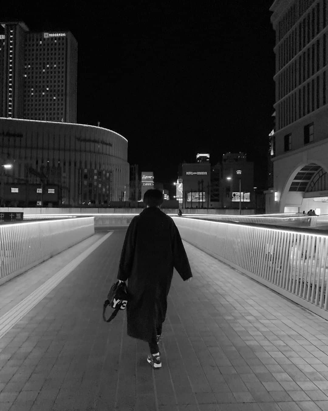 石川マリーさんのインスタグラム写真 - (石川マリーInstagram)「． ． ほろ酔いるんるん気分で街を歩いた時の🐾 ． すっかり "年末" という雰囲気ですね〜 毎年この時期はなんだか寂しい気持ちになるんだけど 私だけかな…？笑 ． ． ． #nightout」12月28日 19時28分 - marieishikawa