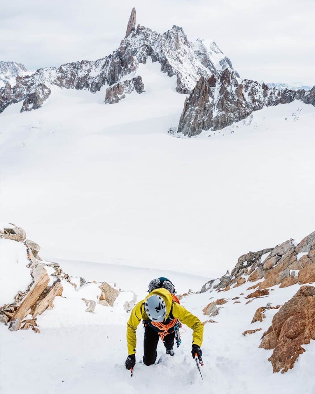 ミレーのインスタグラム：「Heading towards 2021 like.  📷 @mathis_dumas   #MilletRiseUp」