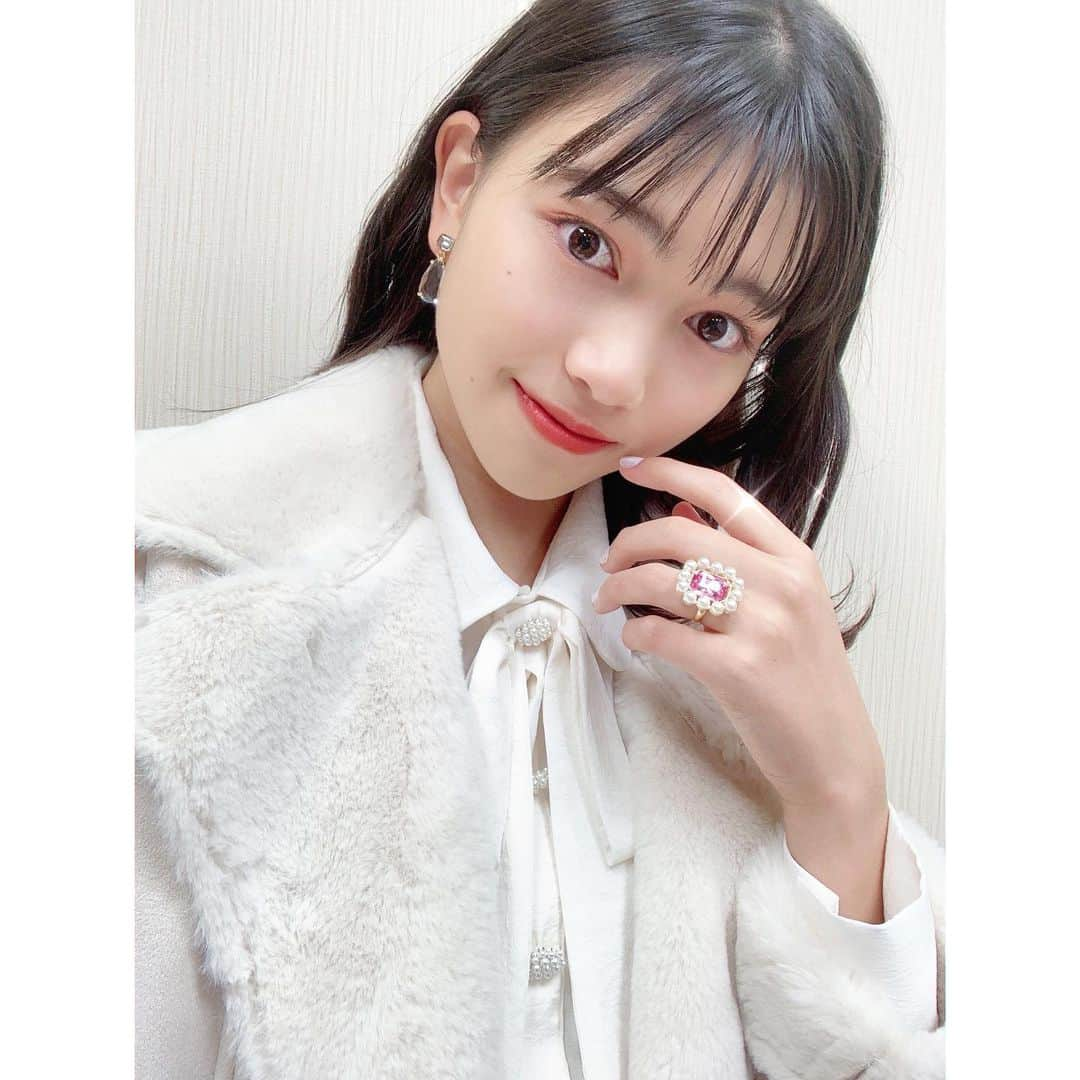 広瀬まのか︎さんのインスタグラム写真 - (広瀬まのか︎Instagram)「nicola2月号 発売‪‪💍  私の冬私服企画のテーマは ロマノティックです🌙  編集部さんと沢山話し合って作り上げたページです。 月や宝石が散りばめられていたり、細かいところまで可愛いので是非見てください💎 1つでも皆さんがときめくコーデがあればいいな‪‪。❤︎‬  #nicola #ニコラ #広瀬まのか #ロマノティック」12月28日 19時31分 - manoka_hirose