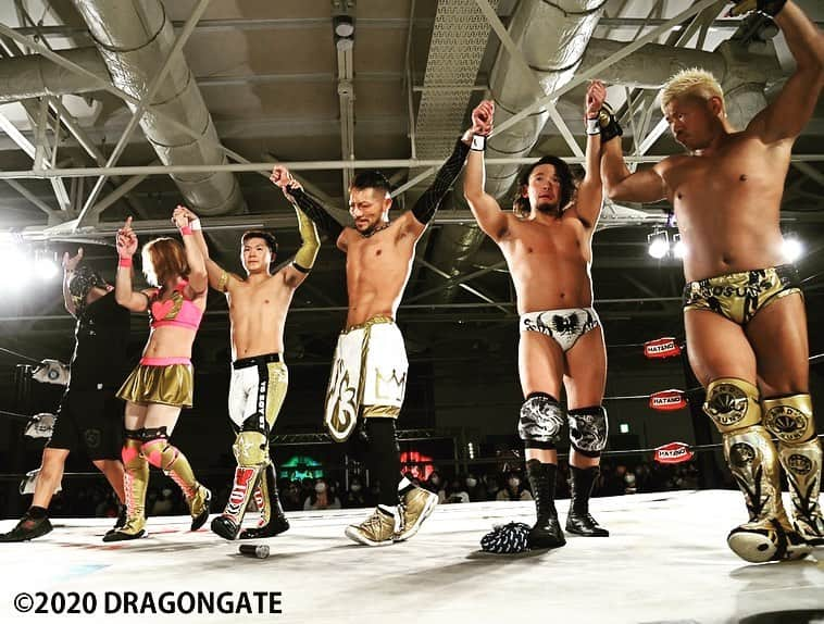 Kzyのインスタグラム：「#dragongate #prowrestling  #2020年 #年内最終戦  #dragongate世代 #解散  #いつも刺激をありがとう  #不甲斐なくてごめん   #2021年 #再出発 #再始動 #reborn  #naturalvibes #vibes全開で   今年は皆様大変な1年でしたね。 そんな中、DRAGONGATE を支えてくれてありがとうございました！ 皆様に少しでも力を与える事が出来たのなら幸いです！🙇🏽‍♂️  2021年もDRAGONGATE をよろしくどーぞ！！🔥  Yo、お前らの出番だぜ。。✨」