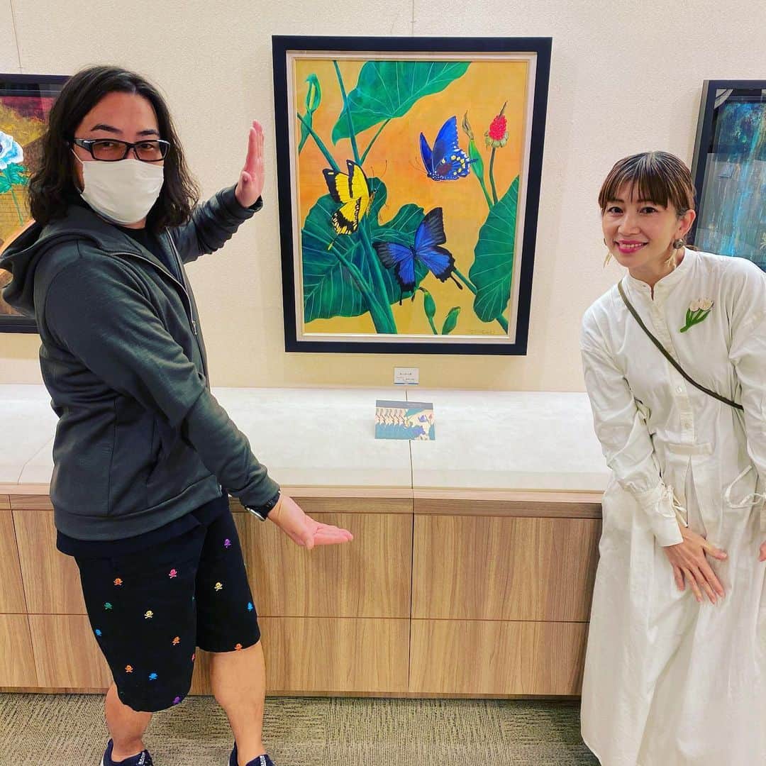 澤田修のインスタグラム：「RIOさんこと、 RIO UMEZAWA先輩の個展に行ってきました。 ～愛しむ祈りと舞（おしむいのりとま い）～ 小田急百貨店新宿店本館10階アートサロンで明日(12/29)まで開催中。印象的な作品が飾られています！」