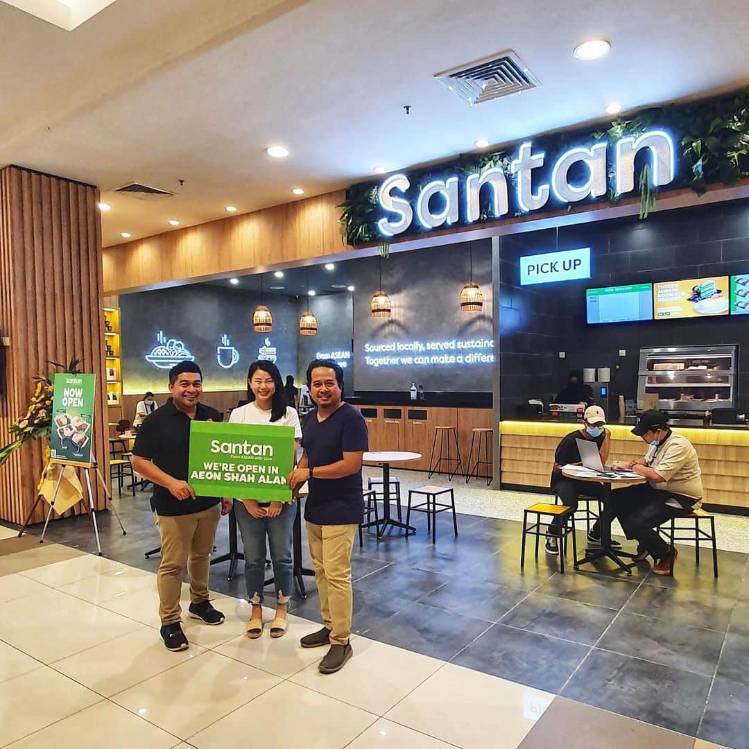 エアアジアさんのインスタグラム写真 - (エアアジアInstagram)「Other than @santan.asean’s flagship stores in Midvalley and Sunway Pyramid, you’ve got more options and more reasons to taste our asean flavors this holiday season with 5 new branches and a cafe in 163 Retail Park, Nu Sentral, PKNS, Sogo KL, and AEON Shah Alam. 🍽❤️  Share us your photos when you get to visit them. Don’t forget to tag @airasia and @santan.asean.  #airasiaForEveryone」12月28日 20時19分 - airasiasuperapp