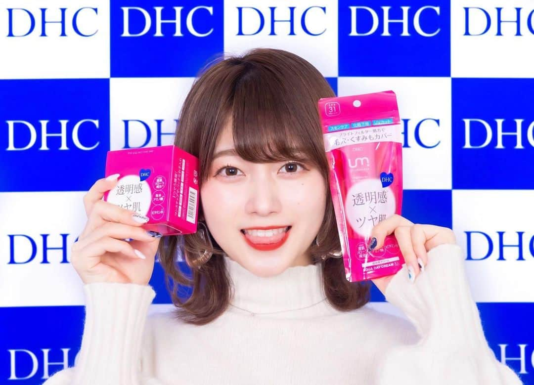 樋口花果のインスタグラム：「💠💠💠 先日、DHC賞の 授賞式に参加させていただきました、！！  DHCさんから選考を経ての あたたかいお言葉をいただいたときは 感極まって泣いてしまいそうでした 本当にありがとうございました😭  また、写真の商品のほかにも ダイエットに活用したいプロテインやサプリ、 ヘアミストやアロマオイルまで さまざまな商品をいただいてしまいました、、😵✨ 本当にありがとうございます  この賞を受けとめ、 大切に使わせていただきながら より一人の女性として、 内面も外面も成長していけたらと思います 本当にありがとうございました🌸  #dhc」