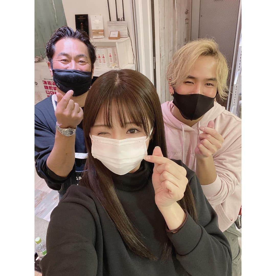 のインスタグラム：「natura納めでした💇‍♀️💕  今年も私の傷みやすい髪を綺麗に保って頂きました😭🙏✨  2021年はありのままの自分で居たいという気持ちを込めて、暗めのナチュラルなカラーに仕上げて頂きました✨  2021年も川村那月を宜しくお願いします☺️☀️  あと少しで新年を迎えますが、皆様も良いお年をお過ごし下さい✨  年納めの「きゅん」です🥺💕笑  #natura #美容室 #表参道 #最強のトリートメント #ヴィーナストリートメント #川村那月 #タレント #女優 #夢に向かって #よいお年を🎍   2020年、残すはRIZIN.26✊🔥」