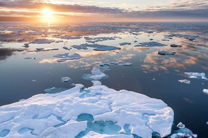 National Geographic Travelさんのインスタグラム写真 - (National Geographic TravelInstagram)「Photo by @daisygilardini / It’s really challenging to describe the feeling of freedom while cruising the southern extent of the Gulf of Boothia among ice floes and a beautiful sunrise. The mesmerizing seascape, with the cold blues of the ice and the warm glow of the early sunrise, gave me a sense of serenity I have only experienced in the polar regions. Photographically speaking, the combination of complementary colors adds vibrancy and depth to the image.  Follow me @daisygilardini for more images and behind-the-scenes stories. #seaice #arctic #canada #Baffinisland #nunavut」12月28日 20時38分 - natgeotravel