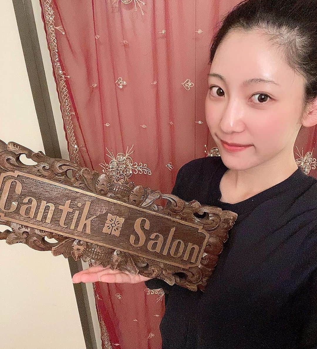 椿梨央のインスタグラム：「年末最後のエステは @cantik.rb さん‼️ . . いつも私のわがままを聞いて頂いて💦 最高の肌に仕上げてくれます♪💕 . . 毛穴も引き締まるし リフトアップもするし とにかくぷるんぷるんになります😌✨ (すっぴん幼いって言わないで) . . . 凄い方が沢山います、、、！ 是非チェックしてみて下さい♪ . スタッフさん達みんな面白くて優しいからもう通い続けて1年半くらいかよってます🥺 . いつもありがとうございます‼️ 来年もよろしくお願いします☆ . . . . . #野球　#野球女子 #草野球 #天晴 #エステ #cantik #エステサロン #椿梨央」