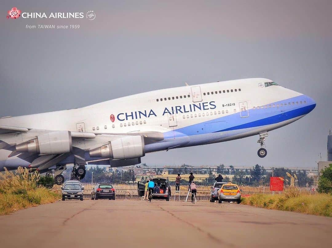 日本地区チャイナ エアラインさんのインスタグラム写真 - (日本地区チャイナ エアラインInstagram)「【Queen of the Skies】  飛行機を眺める時、皆さんはどんなこと何を考えていますか？  Thank you @jal_kana  ＜公式HP＞ https://goo.gl/vif8Qp  #チャイナエアライン #chinaairlines #中華航空 #スカイチーム #台湾 #防疫」12月28日 20時45分 - chinaairlines.jp