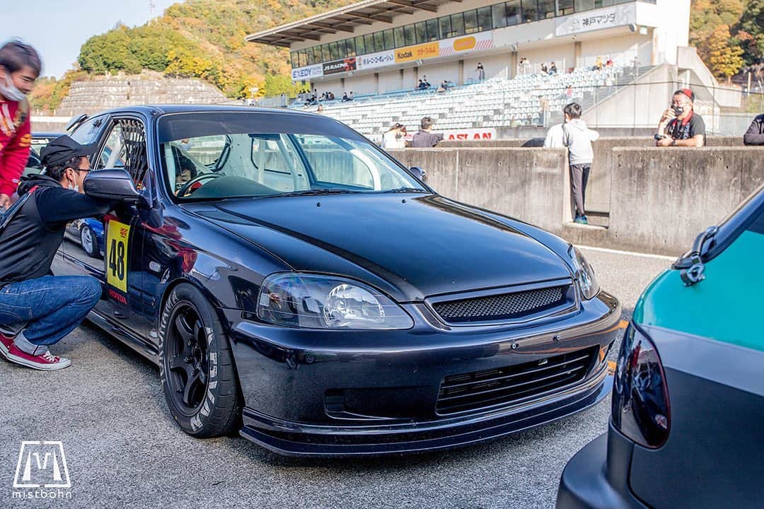 のインスタグラム：「_ STRONG KEN Honda EK9 CIVIC Type R _ Shot on Nov-15 2020 "Circuit Festa" "HONDA ONE MAKE RACE" organized by @aslan_inc_japan at Central Circuit. _ owner: @ken.6740  photo: @mistbahn _ _ JP) 2020年11月15日のセントラルサーキットで開催された「サーキットフェスタ」内の、アスランさん( @aslan_inc_japan )主催の「ホンダ・ワンメイク・レース」で撮影。 _ _ #circuitfesta #サーキットフェスタ #hondaonemakerace #centralcircuit #セントラルサーキット #aslan #アスラン #aslan_inc_japan #strongken #ストロングケン #honda #civic #hondacivic #ホンダシビック #シビック #ctr #ek9 #ekcivic #ek #kanjo #kanjostyle #kanjoracer #kanjozoku #bseries #b16 #timeattack #timeattackjapan #hondasontrack #advan」
