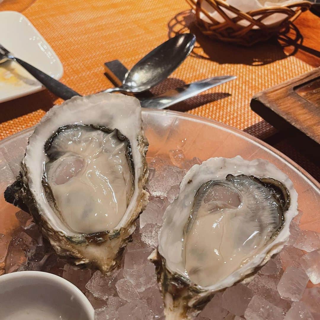 飯泉吏南さんのインスタグラム写真 - (飯泉吏南Instagram)「. . 牡蠣っておいしすぎるよなー、、🦪 . あ、3枚目は白子のアヒージョ！ . 12月はたくさんおいしいもの 食べれて幸せでした🍴 . #牡蠣 #グルメ」12月28日 20時53分 - pocha_rina