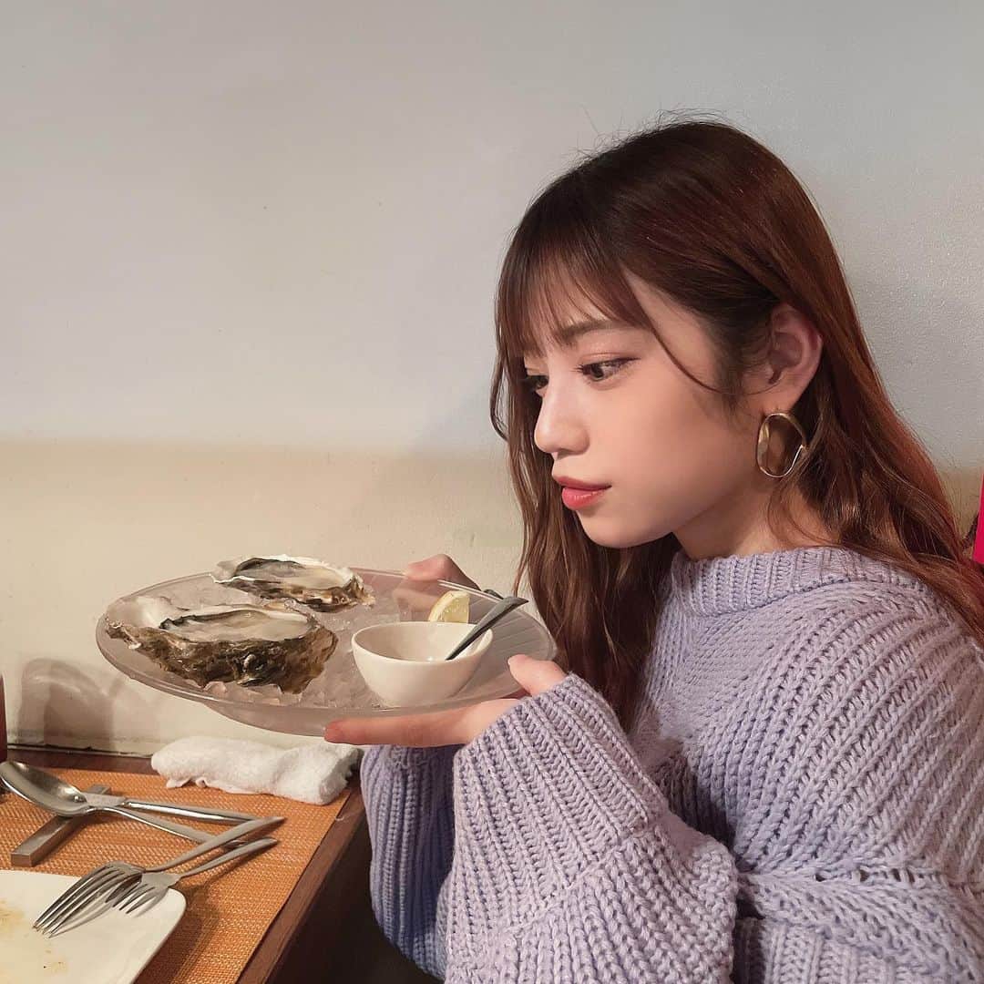 飯泉吏南さんのインスタグラム写真 - (飯泉吏南Instagram)「. . 牡蠣っておいしすぎるよなー、、🦪 . あ、3枚目は白子のアヒージョ！ . 12月はたくさんおいしいもの 食べれて幸せでした🍴 . #牡蠣 #グルメ」12月28日 20時53分 - pocha_rina