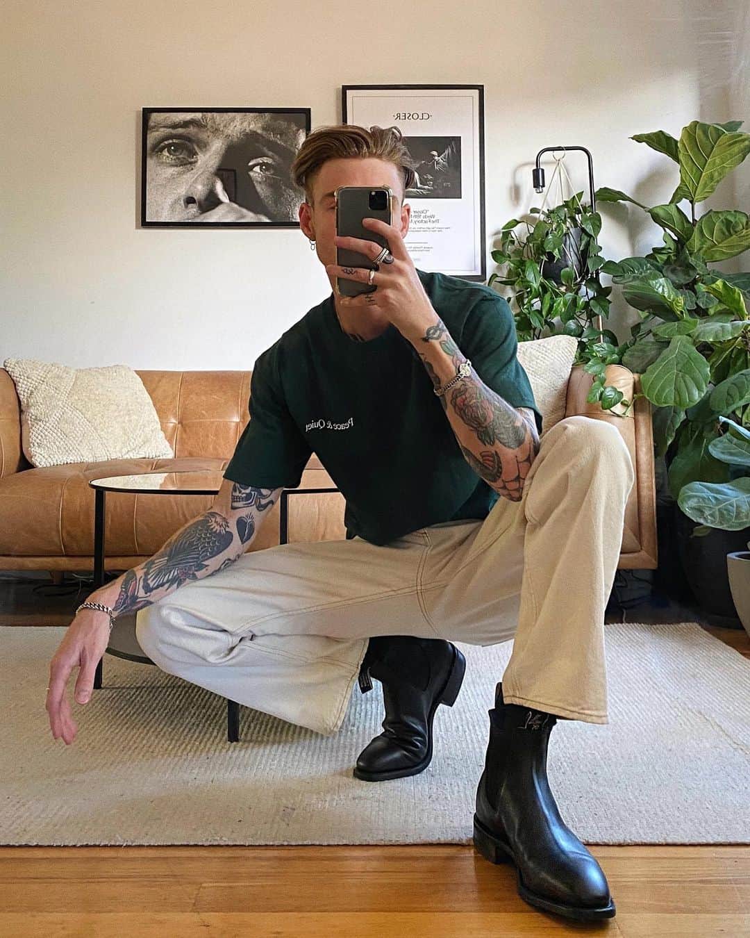 THOMAS DAVENPORTのインスタグラム：「My new @r.m.williams_official boots fit like a glove after being personally fitted at the new Chadstone store // #RMWilliams #MyRMs」