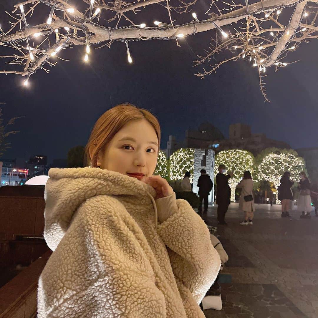 ひよんのインスタグラム：「☃️💓 ㅤㅤㅤㅤㅤㅤㅤㅤㅤㅤㅤㅤㅤ 今年はじめてイルミネーションと撮った❤️ ㅤㅤㅤㅤㅤㅤㅤㅤㅤㅤㅤㅤㅤ #희영 #ひよん #イルミネーション」