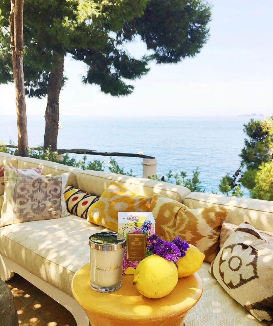 Monique Lhuillierのインスタグラム：「Dreaming of Positano 🌿🍋 #moniquelhuillier #mlhomefragrance」