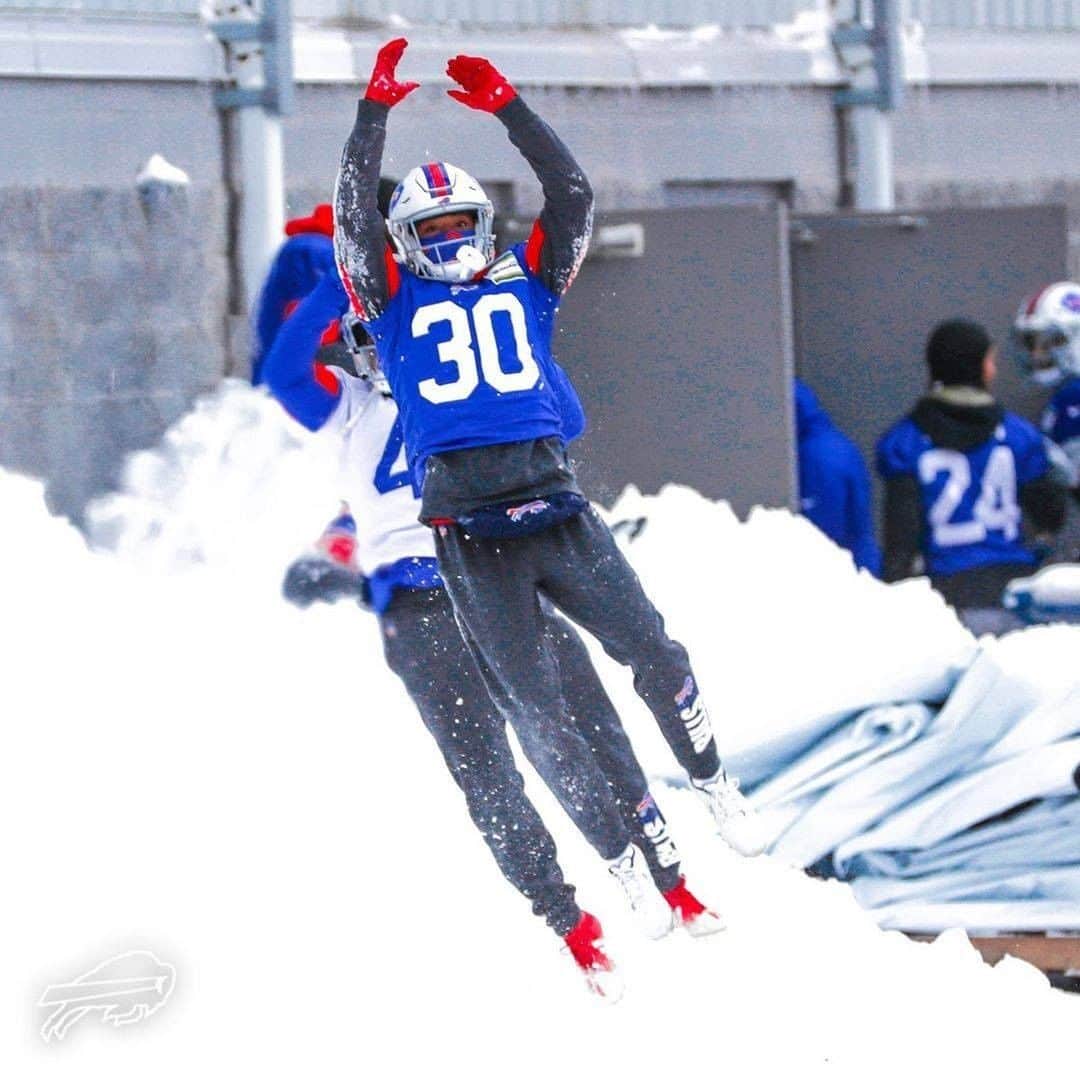 NFLさんのインスタグラム写真 - (NFLInstagram)「The AFC East champs were loving the snow! ⛄️ (via @buffalobills)  📺: #BUFvsNE -- TONIGHT 8:15pm ET on ESPN 📱: NFL app // Yahoo Sports app」12月29日 6時30分 - nfl