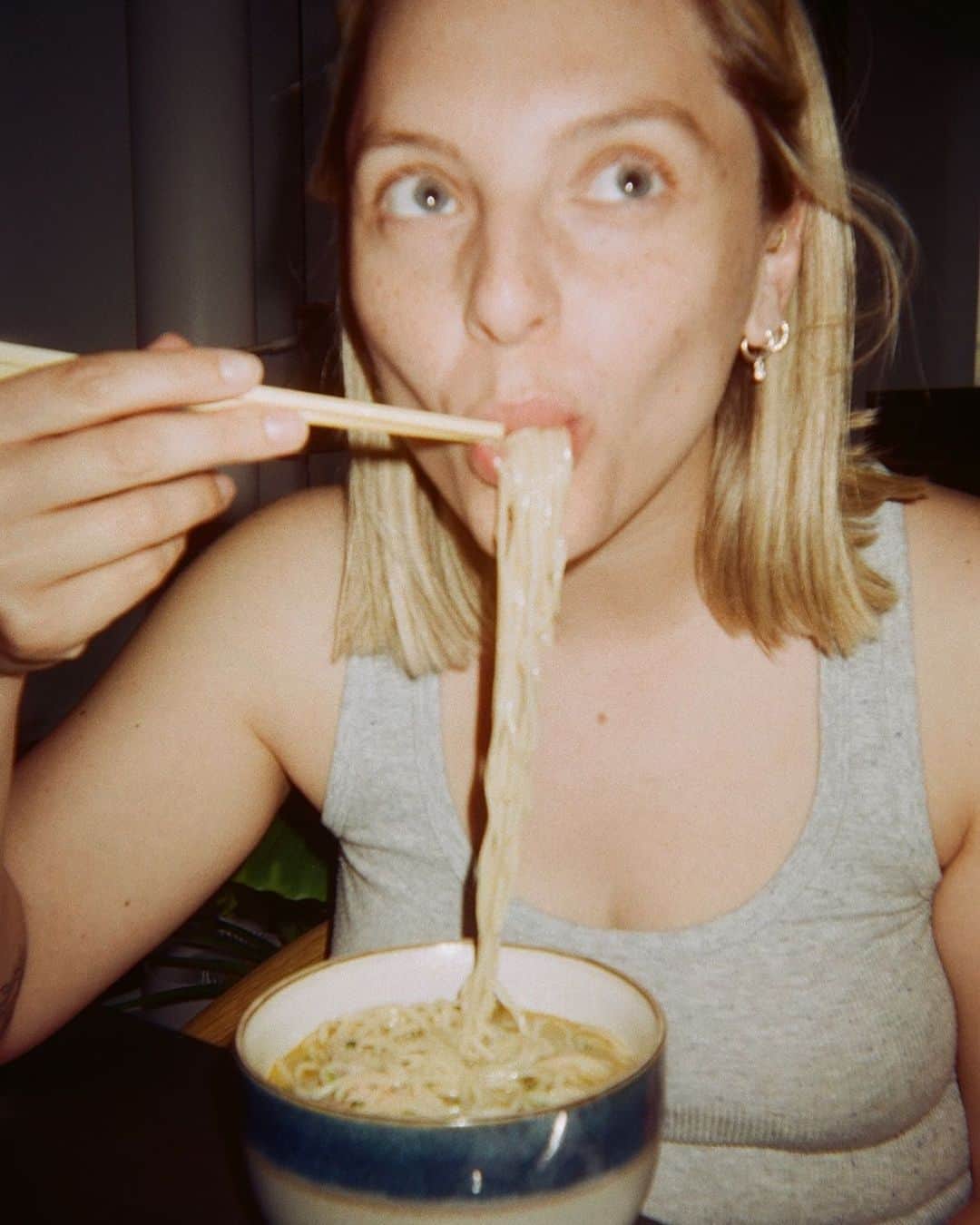 Estée Lalondeのインスタグラム：「Slurp 🍜」