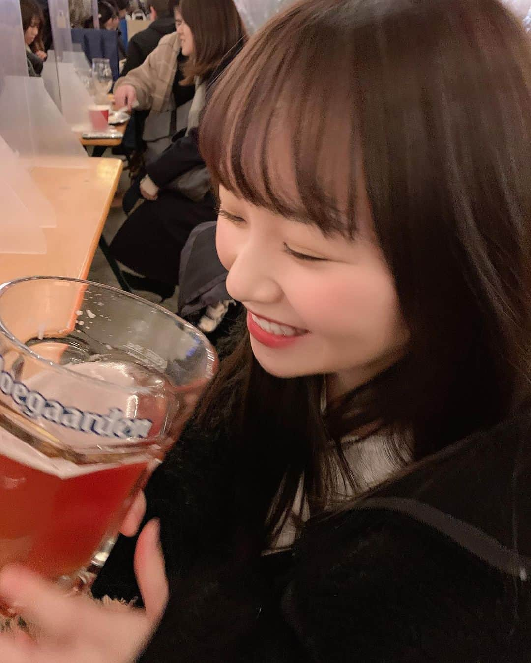 大嶋みくさんのインスタグラム写真 - (大嶋みくInstagram)「おはようございます！  このビール美味しすぎてデカすぎた😳🤍🤍  今日からお休みいただきます。  ダイエット頑張ろぉ〜...()」12月29日 7時01分 - oshima_miku